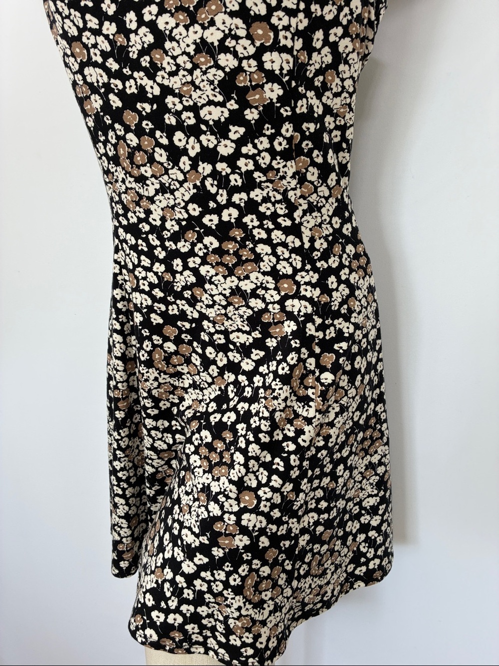 Reformation Anthropologie Dress "Yves" Black/ White Cocoa Florals NWT Medium - Picture 2 of 7